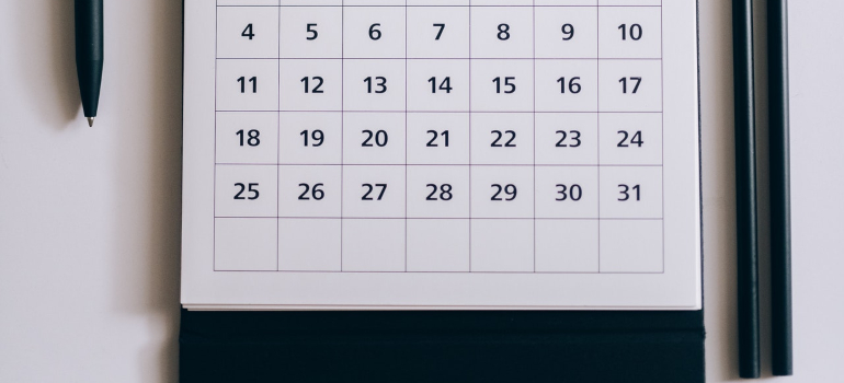 calendar you will use to organize your moving out of Astoria 