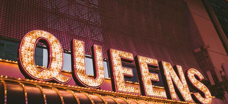 queens sign that sparkles