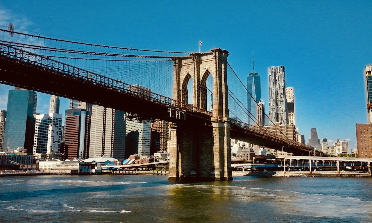 The Brooklyn bridge representing one of the coolest areas in Greenpoint Brooklyn for millennials