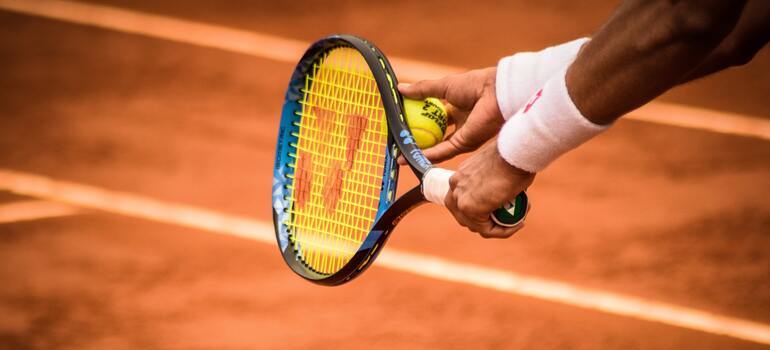 close-up picture of tennis racket